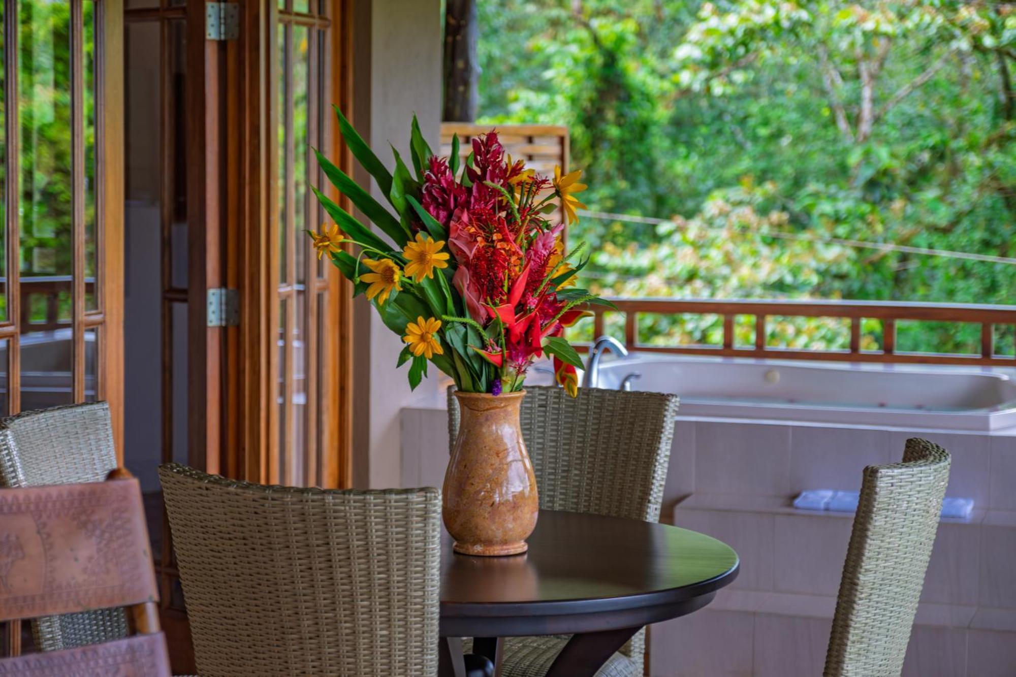 Lost Iguana Resort And Spa La Fortuna Exterior photo